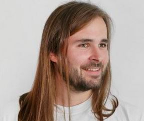 Aljoscha Krettek, Software-Engineer bei Ververica: „Die Verarbeitung von Echtzeit-Datenströmen anstelle von periodisch übertragenen Datensätzen ermöglicht es, Berechnungen sofort bei der Verfügbarkeit von Daten durchzuführen, zeitnahe Warnungen auszulösen oder Ereignismuster kontinuierlich zu erkennen.“ Aljoscha Krettek, Software-Engineer bei Ververica: „Die Verarbeitung von Echtzeit-Datenströmen anstelle von periodisch übertragenen Datensätzen ermöglicht es, Berechnungen sofort bei der Verfügbarkeit von Daten durchzuführen, zeitnahe Warnungen auszulösen oder Ereignismuster kontinuierlich zu erkennen.“