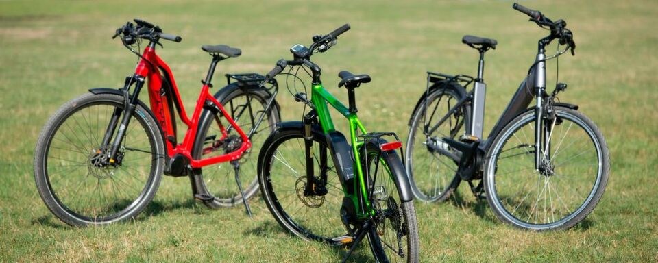 Drei Pedelec-Modelle um 3.000 Euro: Flyer Upstreet 5, Riese & Müller Roadster und Winora Sinus in8. Drei Pedelec-Modelle um 3.000 Euro: Flyer Upstreet 5, Riese & Müller Roadster und Winora Sinus in8.