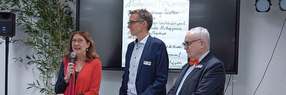 Finanzsenatorin Karoline Linnert, Digitalisierungs-Abteilungsleiter Martin Hagen und der für Digitalisierung zuständige Staatsrat Henning Lühr bei der Eröffnung Finanzsenatorin Karoline Linnert, Digitalisierungs-Abteilungsleiter Martin Hagen und der für Digitalisierung zuständige Staatsrat Henning Lühr bei der Eröffnung