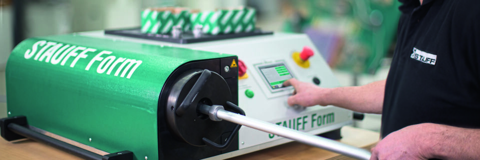 Die Rohrumformmaschine dokumentiert Prozesschritte, sodass der sachgemäße Arbeitsablauf in Zweifelsfällen – etwa bei Reklamationen – nachgewiesen werden kann. Die Rohrumformmaschine dokumentiert Prozesschritte, sodass der sachgemäße Arbeitsablauf in Zweifelsfällen – etwa bei Reklamationen – nachgewiesen werden kann.