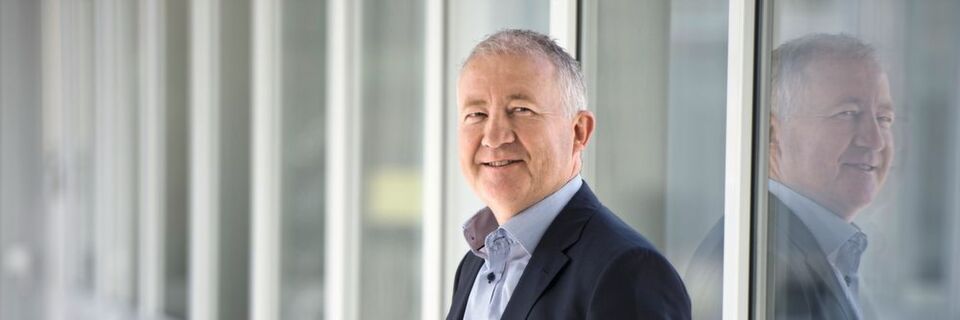 «Eine der wenigen Schwächen der Schweiz ist, dass wir in unserem Land durch den Erfolg etwas bequem geworden sind.» Eugen Elmiger, CEO Maxon Motor AG «Eine der wenigen Schwächen der Schweiz ist, dass wir in unserem Land durch den Erfolg etwas bequem geworden sind.» Eugen Elmiger, CEO Maxon Motor AG