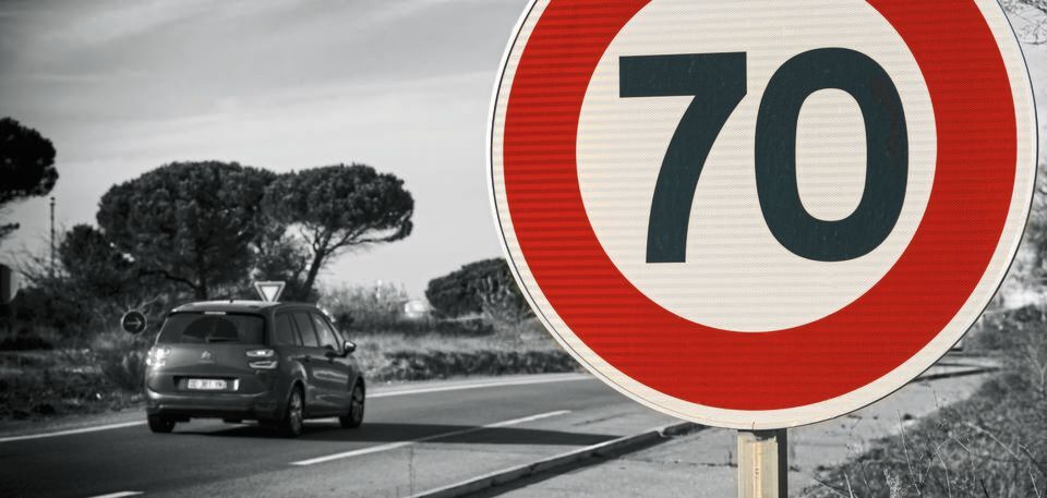 Autonome und ADAS-Systeme müssen in der Lage sein, Verkehrsschilder sicher zu erkennen. Aber welche Auswirkungen hat es für die Security, wenn das System mit verschmutzten oder gar manipulierten Verkehrszeichen zu tun bekommt? Autonome und ADAS-Systeme müssen in der Lage sein, Verkehrsschilder sicher zu erkennen. Aber welche Auswirkungen hat es für die Security, wenn das System mit verschmutzten oder gar manipulierten Verkehrszeichen zu tun bekommt?