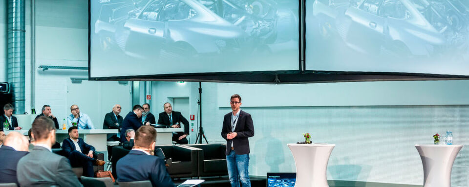 Uwe Renz, Bereichsleitung Entwicklung Aufbau/Karosserie bei Mercedes-AMG, sagte auf dem Leichtbau-Gipfel in Würzburg: „Unsere Industrie muss sich noch mehr auf neue Herangehensweisen einlassen.“ Uwe Renz, Bereichsleitung Entwicklung Aufbau/Karosserie bei Mercedes-AMG, sagte auf dem Leichtbau-Gipfel in Würzburg: „Unsere Industrie muss sich noch mehr auf neue Herangehensweisen einlassen.“
