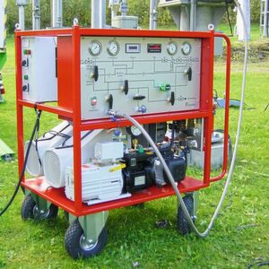 Die SF6-Rückgewinnungseinheiten bestehen aus einer oder mehreren Vakuumpumpen, einem Filter und einem Kompressor. Die SF6-Rückgewinnungseinheiten bestehen aus einer oder mehreren Vakuumpumpen, einem Filter und einem Kompressor.
