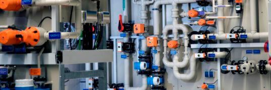 In der Anlage von Envirofalk kann das Komplettsystem von GF Piping Systems gleich mehrere Vorteile ausspielen, zum Beispiel eine Beständigkeit gegenüber verschiedenen Chemikalien. In der Anlage von Envirofalk kann das Komplettsystem von GF Piping Systems gleich mehrere Vorteile ausspielen, zum Beispiel eine Beständigkeit gegenüber verschiedenen Chemikalien.