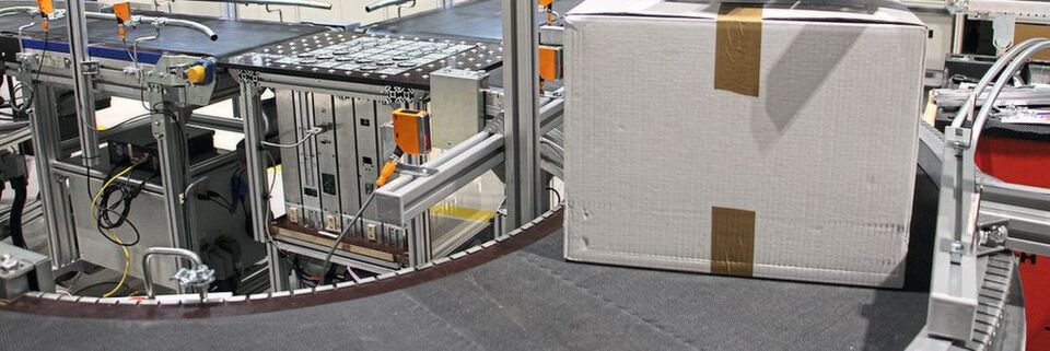 Mit smarten Sensoren und 3D-Kameras überwacht Bitmotec Förderbänder auf Temperaturen, Schwingungen, Energieverbräuche und Volumenströme. Mit smarten Sensoren und 3D-Kameras überwacht Bitmotec Förderbänder auf Temperaturen, Schwingungen, Energieverbräuche und Volumenströme.