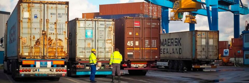Für die grobe Ortung eines Gegenstands (etwa eines Containers), der von X nach Y transportiert wird, kommt es nicht auf einen Kilometer an. Entscheidend ist zu wissen, dass der Gegenstand transportiert wird und ob er auf seiner vorgesehenen Route bleibt bzw. sich in definierten Zonen aufhält. Für die grobe Ortung eines Gegenstands (etwa eines Containers), der von X nach Y transportiert wird, kommt es nicht auf einen Kilometer an. Entscheidend ist zu wissen, dass der Gegenstand transportiert wird und ob er auf seiner vorgesehenen Route bleibt bzw. sich in definierten Zonen aufhält.