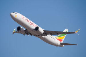 Ethiopian Airlines Flug 302: Am 10. März stürzte die Maschine der Boeing 737 MAX Reihe ab. Schnell wurde das Flugaugmentationssystem MCAS als möglicher Schuldiger ausgemacht. Aber wo liegt das ursächliche Problem? Ethiopian Airlines Flug 302: Am 10. März stürzte die Maschine der Boeing 737 MAX Reihe ab. Schnell wurde das Flugaugmentationssystem MCAS als möglicher Schuldiger ausgemacht. Aber wo liegt das ursächliche Problem?
