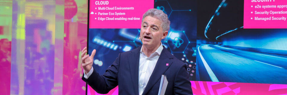 T-Systems-CEO Adel Al-Saleh auf der Hannover Messe 2019: Ab sofort sind Plattform-übergreifende und nahtlos verwaltete SAP-Services verfügbar. T-Systems-CEO Adel Al-Saleh auf der Hannover Messe 2019: Ab sofort sind Plattform-übergreifende und nahtlos verwaltete SAP-Services verfügbar.