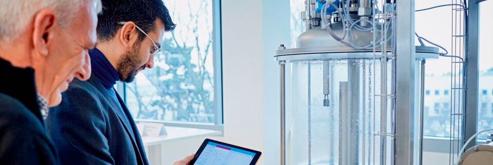 Die Unternehmen verpflichten sich gegenseitig zur Schaffung eines standardisierten und offenen Ökosystems zum Betrieb hochautomatisierter Fabriken und verfahrenstechnischer Anlagen unter Einbindung von Logistik und Services. Die Unternehmen verpflichten sich gegenseitig zur Schaffung eines standardisierten und offenen Ökosystems zum Betrieb hochautomatisierter Fabriken und verfahrenstechnischer Anlagen unter Einbindung von Logistik und Services.