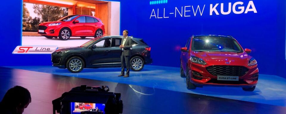 Der neue Kuga ist das erste SUV-Modell von Ford, das auf der für den weltweiten Einsatz konzipierten C2-Fahrzeugarchitektur basiert, auf der auch der aktuelle Ford Focus rollt. Der neue Kuga ist das erste SUV-Modell von Ford, das auf der für den weltweiten Einsatz konzipierten C2-Fahrzeugarchitektur basiert, auf der auch der aktuelle Ford Focus rollt.