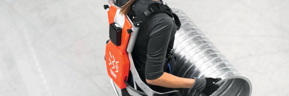 Exoskelette kombinieren menschliche Intelligenz mit maschineller Kraft, indem sie die Bewegungen des Trägers unterstützen oder verstärken. Exoskelette kombinieren menschliche Intelligenz mit maschineller Kraft, indem sie die Bewegungen des Trägers unterstützen oder verstärken.
