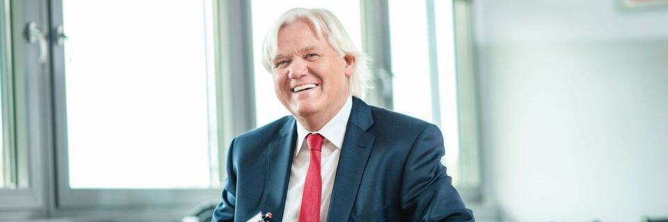 Hans Beckhoff, geschäftsführender Inhaber der Beckhoff Automation: „Unser Ziel ist es, jedes Jahr um 15 Prozent zu wachsen.“ Hans Beckhoff, geschäftsführender Inhaber der Beckhoff Automation: „Unser Ziel ist es, jedes Jahr um 15 Prozent zu wachsen.“