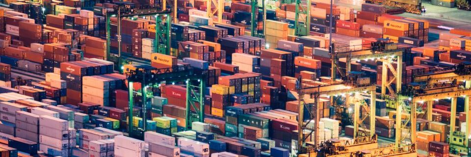 In den unterschiedlichsten Branchen stellt sich immer öfter die logistische Frage: Wo sollen die Waren gelagert werden, die als Rückläufer wieder an den Hersteller gelangen? In den unterschiedlichsten Branchen stellt sich immer öfter die logistische Frage: Wo sollen die Waren gelagert werden, die als Rückläufer wieder an den Hersteller gelangen?