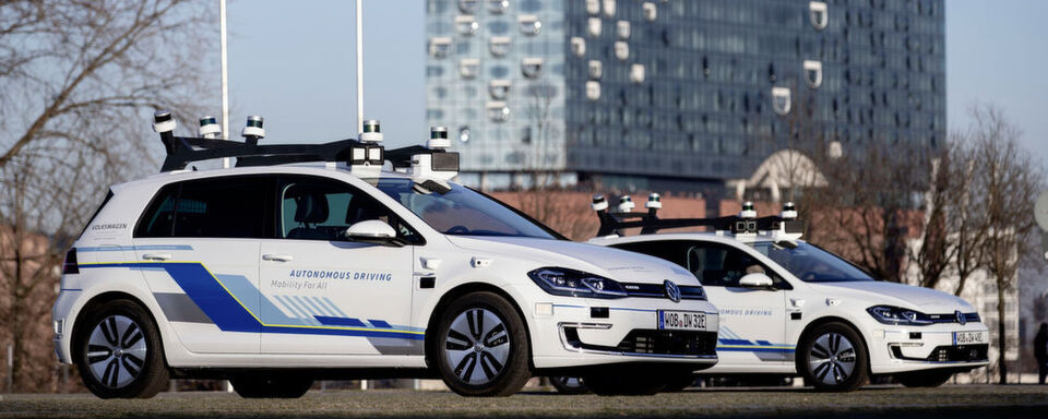 Durch Hamburg fährt ab sofort eine E-Golf-Flotte. Durch Hamburg fährt ab sofort eine E-Golf-Flotte.