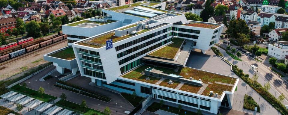 ZF Friedrichshafen hat einen milliardenschweren Auftrag für Getriebe von BMW erhalten. Konkret geht es um Achtgang-Automatikgetriebe. ZF Friedrichshafen hat einen milliardenschweren Auftrag für Getriebe von BMW erhalten. Konkret geht es um Achtgang-Automatikgetriebe.