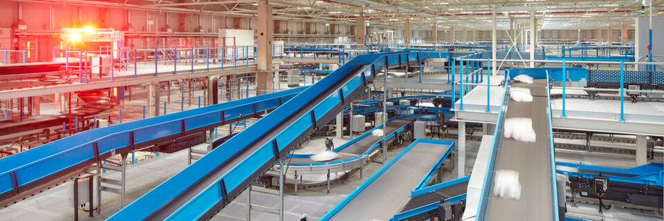 Forbo-Kunststoffbänder werden in nahezu allen Industrien, aber auch in Handel und Dienstleistungsgewerbe eingesetzt – mit den Schwerpunkten Food- und Verpackungsbranche, Logistik und Flughäfen sowie Druck-, Papier- und Rohstoffindustrie. Forbo-Kunststoffbänder werden in nahezu allen Industrien, aber auch in Handel und Dienstleistungsgewerbe eingesetzt – mit den Schwerpunkten Food- und Verpackungsbranche, Logistik und Flughäfen sowie Druck-, Papier- und Rohstoffindustrie.