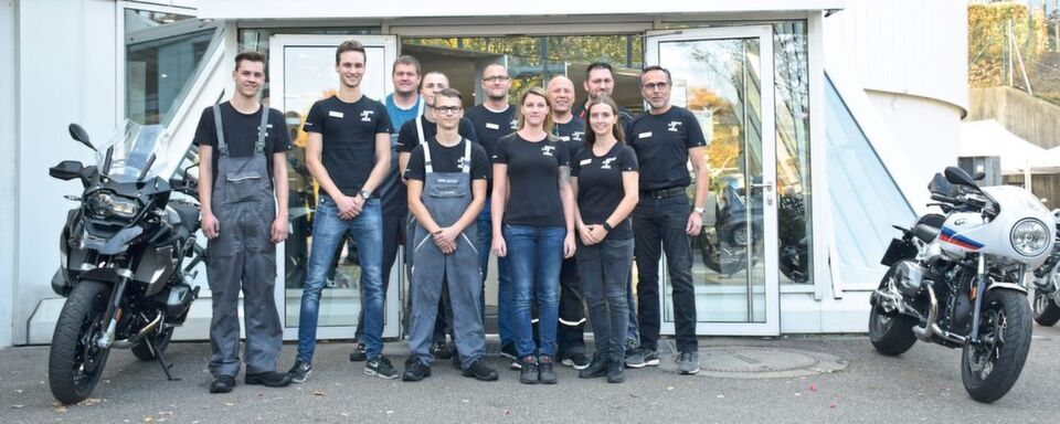 Die Mitarbeiter des BMW-Motorradzentrums Stuttgart können stolz sein auf ihren Betrieb. Die Mitarbeiter des BMW-Motorradzentrums Stuttgart können stolz sein auf ihren Betrieb.