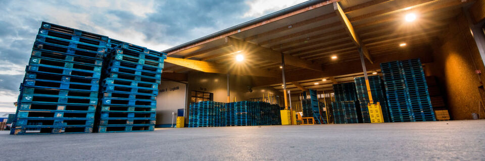 Das anhaltende Engagement von Chep für eine grüne Logistik wurde nun mit dem zweiten Stern belohnt – dem Lean and Green 2nd Star (Blick in ein Chep-Service-Center). Das anhaltende Engagement von Chep für eine grüne Logistik wurde nun mit dem zweiten Stern belohnt – dem Lean and Green 2nd Star (Blick in ein Chep-Service-Center).