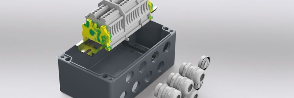 Mit der Fertigung von Aluminium-Gehäusen legte Rose Systemtechnik in den 1970er Jahren den Grundstein für den Erfolg des Gehäuse-Spezialisten. Heute fertigt das Unternehmen 40 verschiedene Aluminium-Gehäuse sowie eine breite Auswahl an Gehäusen aus Edelstahl und Polyester. Mit der Fertigung von Aluminium-Gehäusen legte Rose Systemtechnik in den 1970er Jahren den Grundstein für den Erfolg des Gehäuse-Spezialisten. Heute fertigt das Unternehmen 40 verschiedene Aluminium-Gehäuse sowie eine breite Auswahl an Gehäusen aus Edelstahl und Polyester.