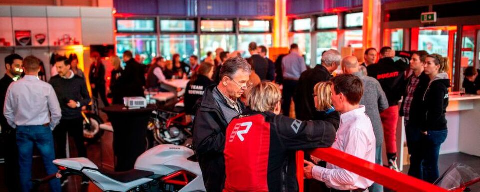 Die Feier am Vorabend der Ducati-Saisoneröffnung fand in den neuen Räumlichkeiten in der Rhinstraße 56, 12681 Berlin statt. Die Feier am Vorabend der Ducati-Saisoneröffnung fand in den neuen Räumlichkeiten in der Rhinstraße 56, 12681 Berlin statt.