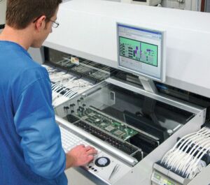 Am neuen Fertigungsstandort im rumänischen Oradea wird die komplette Produktpalette an Infusionspumpen gefertigt: Von der Leiterplattenbestückung über den Bau des Endprodukts bis zur Auslieferung an den Endanwender. Am neuen Fertigungsstandort im rumänischen Oradea wird die komplette Produktpalette an Infusionspumpen gefertigt: Von der Leiterplattenbestückung über den Bau des Endprodukts bis zur Auslieferung an den Endanwender.