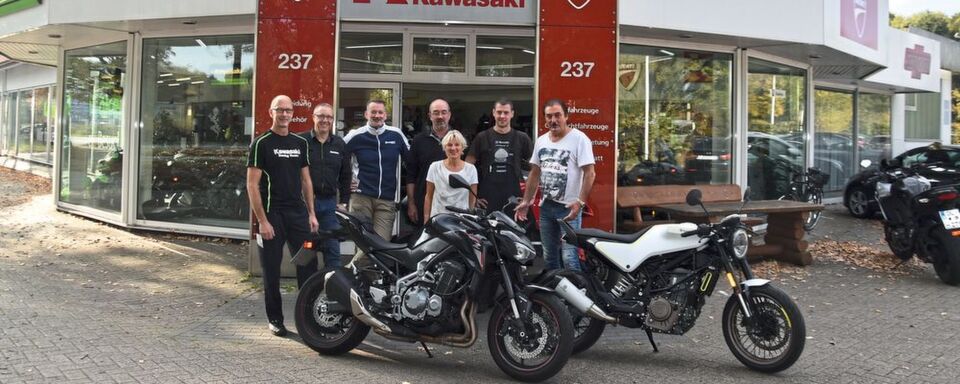 Team Motorrad Schlickel: Mit Ducati und Husqvarna an Kawasakis Seite in die Zukunft. Team Motorrad Schlickel: Mit Ducati und Husqvarna an Kawasakis Seite in die Zukunft.