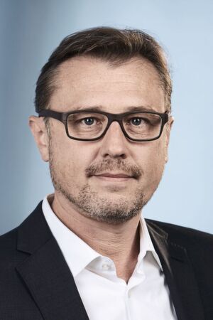 „Eine Smart Factory braucht auch Lösungen, die die dritte Dimension miteinbeziehen – denn nicht alle Kollisionsgefahren lauern am Boden“, erklärt Josef Zimmermann, Technical Industry Manager, Sick. „Eine Smart Factory braucht auch Lösungen, die die dritte Dimension miteinbeziehen – denn nicht alle Kollisionsgefahren lauern am Boden“, erklärt Josef Zimmermann, Technical Industry Manager, Sick.