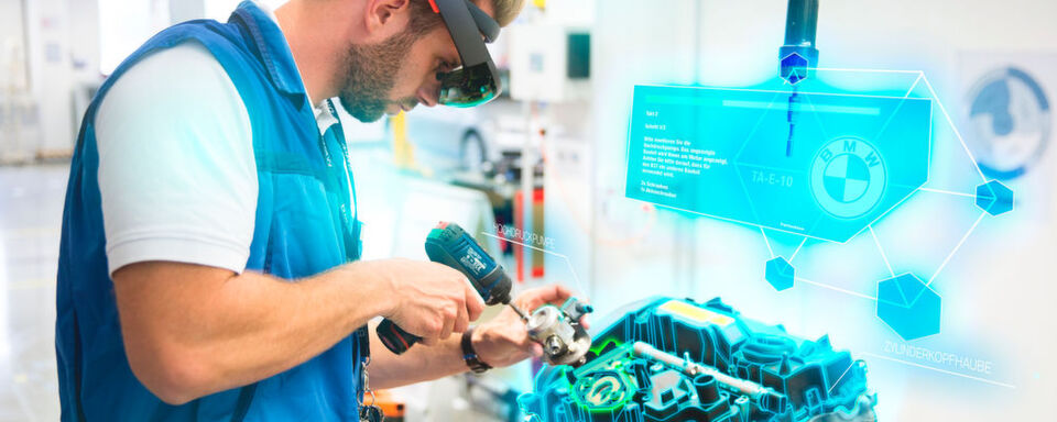 Einbauort- und lage eines Bauteils erhält der Werker in der Augmented-Reality-Brille angezeigt: Die Anwendung ist nur ein Beispiel, wie der Automobilhersteller BMW virtuelle Realitäten einsetzt. Einbauort- und lage eines Bauteils erhält der Werker in der Augmented-Reality-Brille angezeigt: Die Anwendung ist nur ein Beispiel, wie der Automobilhersteller BMW virtuelle Realitäten einsetzt.