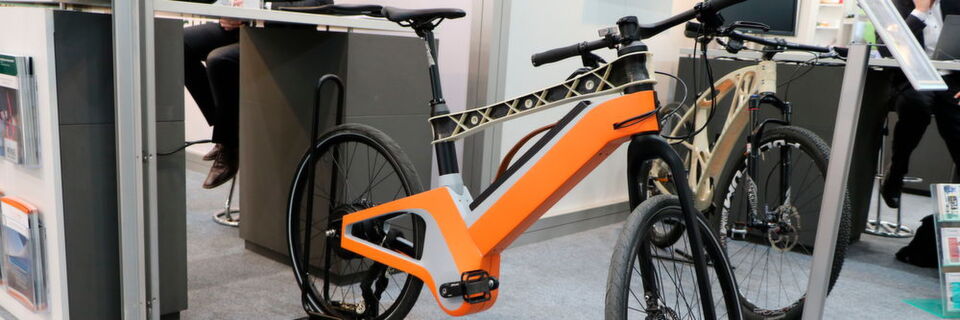 Die Funktionsweise dieser Technologie haben die Forschenden anhand eines Fahrrad-Oberrohr-Demonstrators zur Hannover Messe 2019 auf dem Gemeinschaftsstand „Forschung für die Zukunft“ präsentiert. Die Funktionsweise dieser Technologie haben die Forschenden anhand eines Fahrrad-Oberrohr-Demonstrators zur Hannover Messe 2019 auf dem Gemeinschaftsstand „Forschung für die Zukunft“ präsentiert.