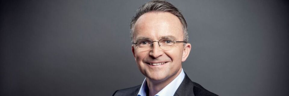 Markus Solibieda, Managing Director bei BASF Venture Capital: "Wir freuen uns, dieses vielversprechende Start-up zu unterstützen. Zapata ist in der Lage, Mehrwert für eine Vielzahl von Branchen zu schaffen, darunter Chemie, Pharma, Automobil, Luft- und Raumfahrt und Finanzen." Markus Solibieda, Managing Director bei BASF Venture Capital: "Wir freuen uns, dieses vielversprechende Start-up zu unterstützen. Zapata ist in der Lage, Mehrwert für eine Vielzahl von Branchen zu schaffen, darunter Chemie, Pharma, Automobil, Luft- und Raumfahrt und Finanzen."