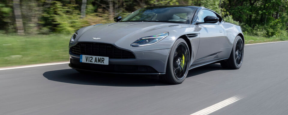 Aston Martin hat dem DB 11 mit dem V12-Triebwerk zusätzlich 39 PS und das Kürzel AMR spendiert. Aston Martin hat dem DB 11 mit dem V12-Triebwerk zusätzlich 39 PS und das Kürzel AMR spendiert.