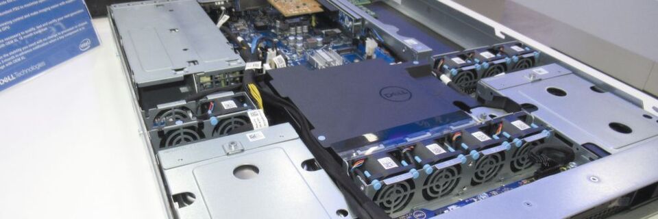 Mit einer Größe von einer Höheneinheit sorgt die Precision 3930 nicht nur für eine optimale Rack-Dichte, sondern erlaubt auch den Einsatz bei höheren Umgebungstemperaturen. Mit einer Größe von einer Höheneinheit sorgt die Precision 3930 nicht nur für eine optimale Rack-Dichte, sondern erlaubt auch den Einsatz bei höheren Umgebungstemperaturen.