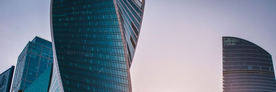 Unternehmen bauen vernetzte Produkte, Anlagen und Maschinen und bieten erste digitale Services an – diese Schritte stellen jedoch nur die erste Grundlage zum erfolgreichen Geschäftsmodell dar. Unternehmen bauen vernetzte Produkte, Anlagen und Maschinen und bieten erste digitale Services an – diese Schritte stellen jedoch nur die erste Grundlage zum erfolgreichen Geschäftsmodell dar.