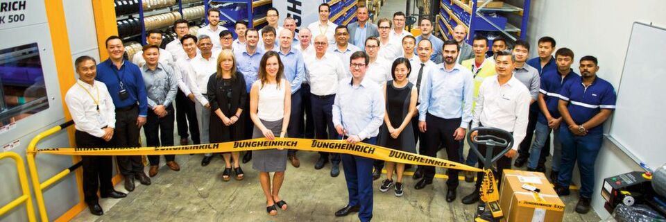 Im neuen Ersatzteillager von Jungheinrich in Singapur sind Lift-Regale und Li-Ion-Technologie des Unternehmens im Einsatz. Im neuen Ersatzteillager von Jungheinrich in Singapur sind Lift-Regale und Li-Ion-Technologie des Unternehmens im Einsatz.