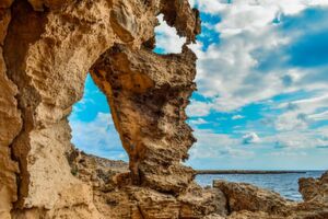Software-Wartbarkeit trotz Erosion: So wie Wind und Regen Gestein zur Erosion führen, wirken unter Zeitdruck ausgeführte Entwicklungsschritte erosiv auf die inneren Strukturen einer Software. Software-Wartbarkeit trotz Erosion: So wie Wind und Regen Gestein zur Erosion führen, wirken unter Zeitdruck ausgeführte Entwicklungsschritte erosiv auf die inneren Strukturen einer Software.