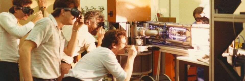 1985 wurde ertsmals ein echter Trumpf-Laser gezündet. 1985 wurde ertsmals ein echter Trumpf-Laser gezündet.