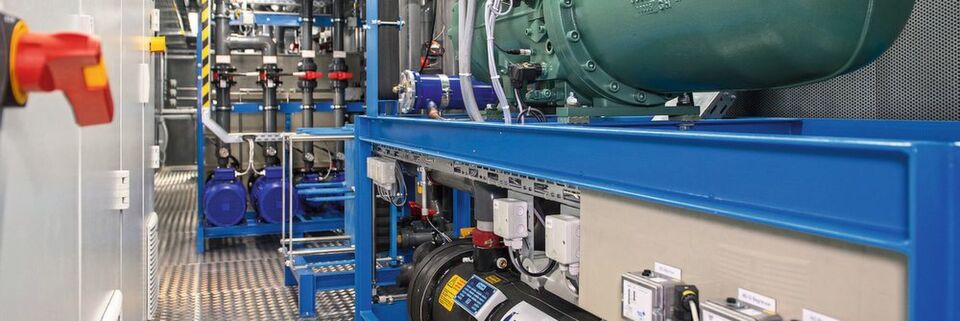 Im Reisner-Kältecon- tainer für AZ sind alle Komponenten leicht zugänglich und wartungsfreundlich angeordnet – der Tank ist eine Maßanfertigung. Im Reisner-Kältecon- tainer für AZ sind alle Komponenten leicht zugänglich und wartungsfreundlich angeordnet – der Tank ist eine Maßanfertigung.