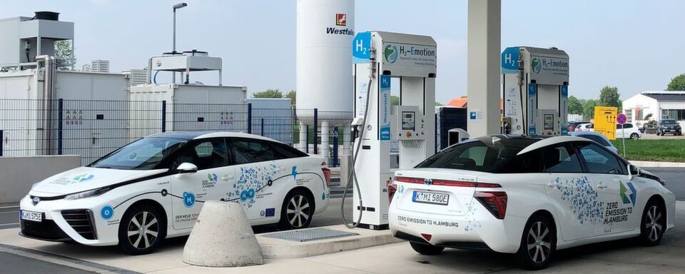 Sind Wasserstoff und die Brennstoffzellentechnik die praktikablere Alternative für die neue Mobilität – und nicht die batterieelektrischen Autos? Toyota forciert mit dem Mirai (im Bild) die entsprechenden Antriebe. Sind Wasserstoff und die Brennstoffzellentechnik die praktikablere Alternative für die neue Mobilität – und nicht die batterieelektrischen Autos? Toyota forciert mit dem Mirai (im Bild) die entsprechenden Antriebe.