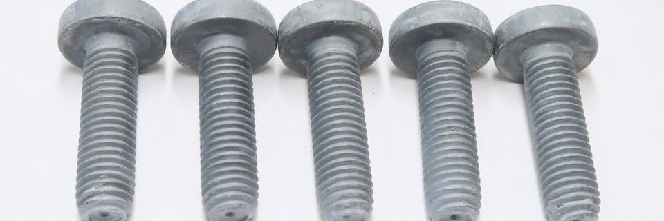 Gewindefurchende Schrauben mit der Nachschmierung Delta-Lube 50 zeigen nach 1000 h kein Rotrost (gemäß Salzsprühnebeltest DIN EN ISO 9227). Gewindefurchende Schrauben mit der Nachschmierung Delta-Lube 50 zeigen nach 1000 h kein Rotrost (gemäß Salzsprühnebeltest DIN EN ISO 9227).