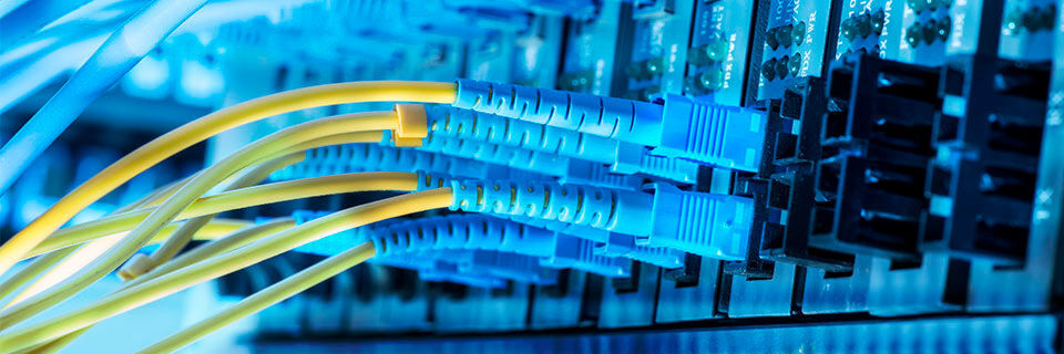 Flächen für Hochleistungsrechner: Immer mehr Global Player der Datacenter-Branche vermarkten in Frankfurt ihre Services im Bereich Hosting, Serverhousing und Colocation. Flächen für Hochleistungsrechner: Immer mehr Global Player der Datacenter-Branche vermarkten in Frankfurt ihre Services im Bereich Hosting, Serverhousing und Colocation.