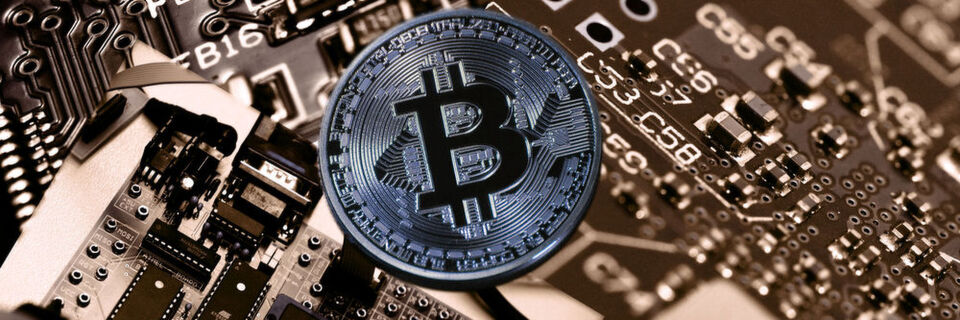 Für Unternehmen wird Cryptojacking durch externe Cyberkriminelle, bzw. Shadow-Mining durch Innentäter auch in Zukunft ein ernstzunehmendes Problem bleiben. Für Unternehmen wird Cryptojacking durch externe Cyberkriminelle, bzw. Shadow-Mining durch Innentäter auch in Zukunft ein ernstzunehmendes Problem bleiben.