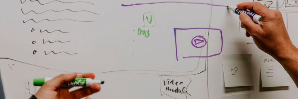 Ein probater Weg der Prototypen-Entwicklung ist das problemorientierte und Brainstorm-behaftete Design Thinking. Ein probater Weg der Prototypen-Entwicklung ist das problemorientierte und Brainstorm-behaftete Design Thinking.