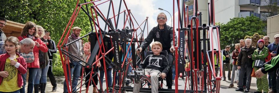 Die ungewöhnliche Konstruktion ist inspiriert von dem niederländischen Künstler Theo Jansen. Die ungewöhnliche Konstruktion ist inspiriert von dem niederländischen Künstler Theo Jansen.
