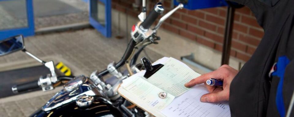 Zur Leidenschaft am Fahren kommt bei Motorradfahrern in der Regel ein weiteres Faible hinzu: das Schrauben. Voll im Trend liegen dabei Scrambler und Naked Bikes. Zur Leidenschaft am Fahren kommt bei Motorradfahrern in der Regel ein weiteres Faible hinzu: das Schrauben. Voll im Trend liegen dabei Scrambler und Naked Bikes.