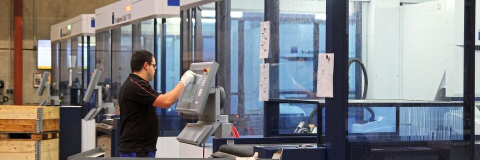 Jedes Jahr eine neue Biegezelle – das Wachstum von Rika Blechkomponenten machte es nötig. Jedes Jahr eine neue Biegezelle – das Wachstum von Rika Blechkomponenten machte es nötig.