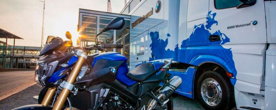 Je nach Station erwartet die Besucher im Rahmen der Tour eines der drei Programme: „Truck & Show“, „Truck & Ride“ oder „Ultimate Ride“, die sich in Umfang und Ablauf unterscheiden. Je nach Station erwartet die Besucher im Rahmen der Tour eines der drei Programme: „Truck & Show“, „Truck & Ride“ oder „Ultimate Ride“, die sich in Umfang und Ablauf unterscheiden.