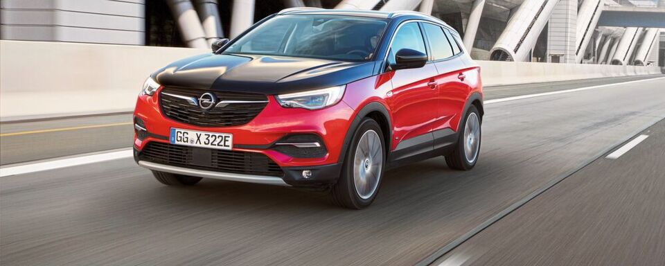 Opel erweitert mit einer Plug-in-Hybrid-Variante das Motoren- und Antriebskonzept seines Kompakt-SUV Grandland X. Opel erweitert mit einer Plug-in-Hybrid-Variante das Motoren- und Antriebskonzept seines Kompakt-SUV Grandland X.