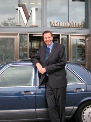 Ralf Stumpfernagel von Belmot (Mannheimer Versicherung) berät auch Kfz-Unternehmen im Bereich „Classic Business“. „Vielfach setzen die sich in Sachen Young- und Oldtimer unwissentlich hohen Risiken aus“, weiß der Versicherungsspezialist aus Erfahrung. Ralf Stumpfernagel von Belmot (Mannheimer Versicherung) berät auch Kfz-Unternehmen im Bereich „Classic Business“. „Vielfach setzen die sich in Sachen Young- und Oldtimer unwissentlich hohen Risiken aus“, weiß der Versicherungsspezialist aus Erfahrung.