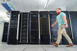 „Memory-driven“ lautet die Maßgabe von HPE für seine künftigen Rechner. „Superdome Flex“, dem ersten produktionsfähigen System mit solchen Eigenschaften. „Memory-driven“ lautet die Maßgabe von HPE für seine künftigen Rechner. „Superdome Flex“, dem ersten produktionsfähigen System mit solchen Eigenschaften.